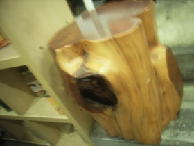 北海道から持ってきた木の椅子